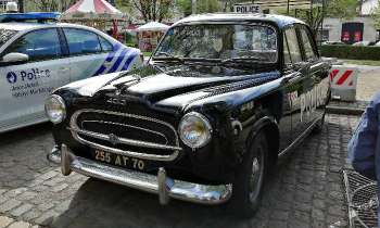 Puzzle 8394 - PEUGEOT 403 POLICE