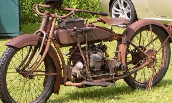 Puzzle 9386 - vieille moto toute rouillée