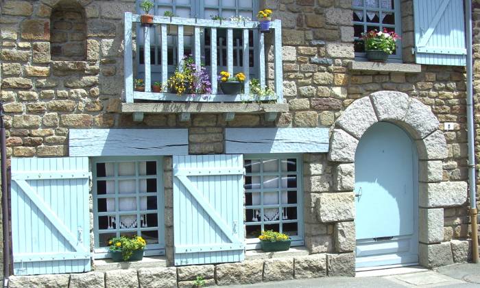 Puzzle façade