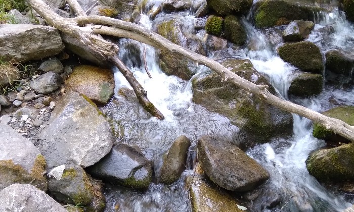 Puzzle belle cascade alpine