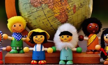 Puzzle 8418 - Le monde en figurines