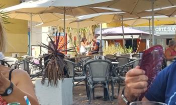 8813 | Terrasse de bar - 