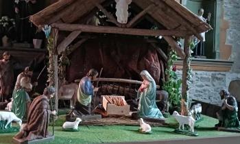 Puzzle 8914 - Crêche dans une église