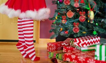 Puzzle 8821 - des cadeaux un sapin