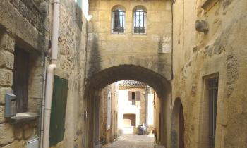 14532 | passage entre deux maisons - passage entre deux maisons à Castillon-du-Gard 30073