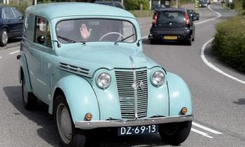 Puzzle 9905 - 1958 Renault Dauphinoise
