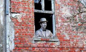 Puzzle 10944 - Charlot à la fenêtre