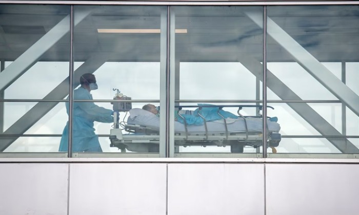 Puzzle un patient sur civière