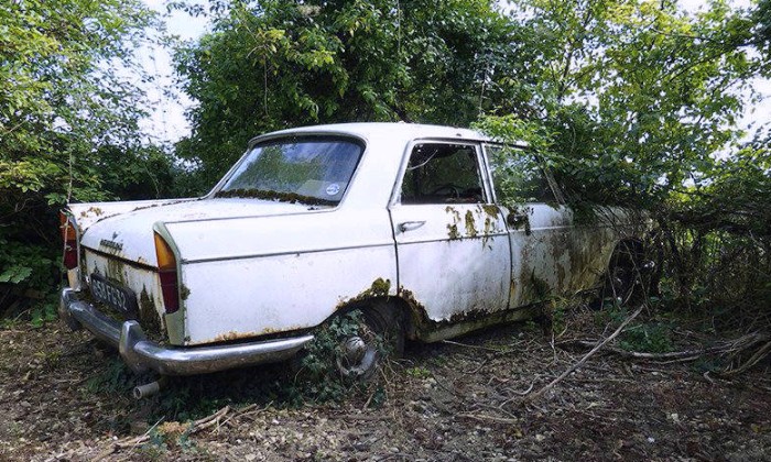 Puzzle 404 PEUGEOT ABANDONNEE - Véhicules & Motos - Absolu Puzzle