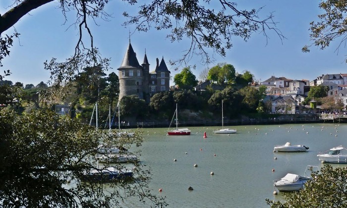 Puzzle Pornic le Port et château - Paysages & Fleurs - Absolu Puzzle