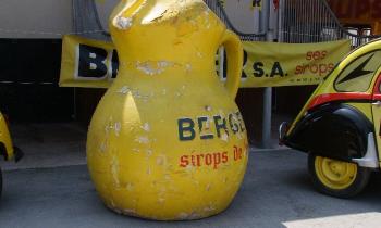 15066 | Cruche publicitaire - Une cruche publicitaire pour les sirops Berger