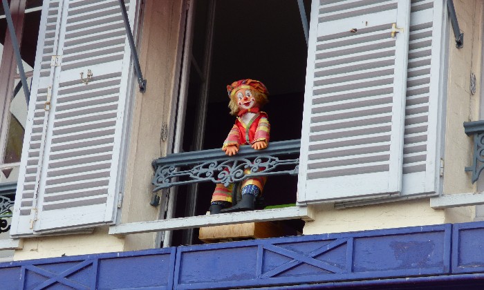 Puzzle un clown à sa fenêtre - Tableaux & Artistique - Absolu Puzzle