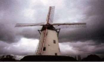 97 | Moulin à Vent - Plus très nombreux de part le monde, leurs ailes nous font rêver au gré du vent.