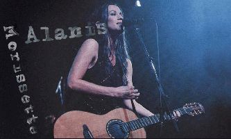 puzzle Alanis en Live, Alanis Morissette avec sa guitare en live...