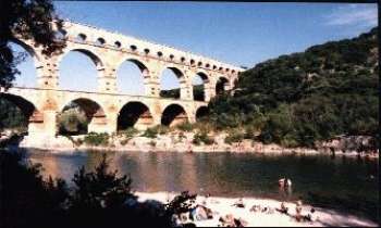203 | Pont du Gard - Au pied du pont