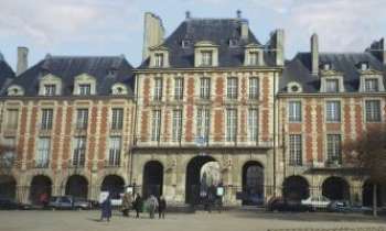 280 | Place des Vosges - La Place des Vosges, dans le quartier du Marais, à Paris