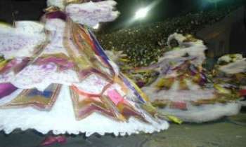 293 | RIO samba & rubans - Carnaval RIO : robes enrubannées...à faire tourner les têtes