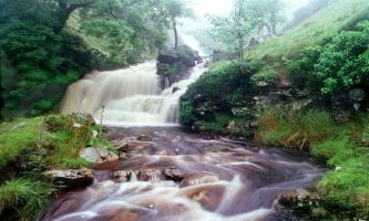 puzzle Cascade en Galles, Entendre l'eau murmurer au pied de cette cascade...antistress garanti !