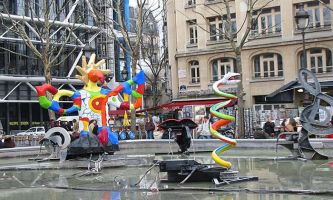 puzzle Beaubourg, Sculptures sur une des places jouxtant le Centre Pompidou, à Paris.