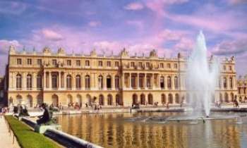595 | Château de Versailles - Une aile du château de Versailles...avec fontaine, bien sûr !