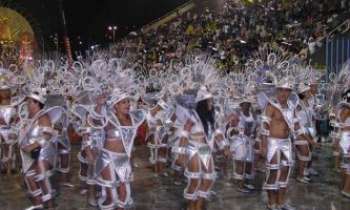 672 | RIO - Nuit Blanche - Costumes blancs au carnaval de Rio...une fois n'est pas coutume !