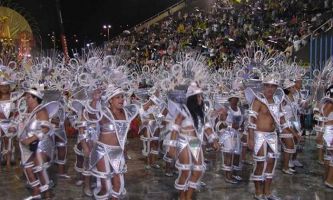 puzzle RIO - Nuit Blanche, Costumes blancs au carnaval de Rio...une fois n'est pas coutume !