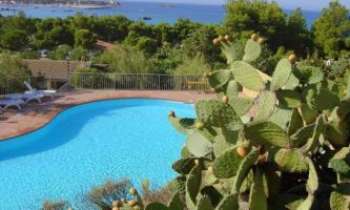 809 | Cagliari-Sardaigne - Vous venez d'accoster avec votre yacht...un plongeon dans la piscine s'impose !!