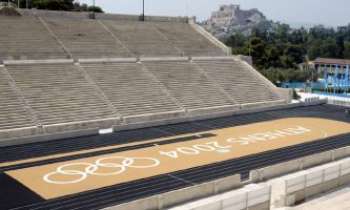 815 | Stade Panathinaïko - Athens 2004, le Stade Panathinaïko, d'où l'on aperçoit au loin l'Acropole.