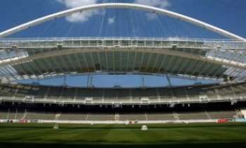 819 | Athens 2004 (le stade) - Le stade olympique (sa réouverture était prévue en juillet 2004, quelques jours avant les J.O.) rénové dans le complexe olympique d'Athènes par l'architecte Espagnol Santiago Calatrava.
