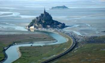837 | Mont St-Michel - Un des lieux menacés de la Planète...mais aussi un des plus visités du monde entier...