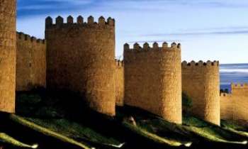 842 | Castel d'Avila - Quand la simplicité du dessin et des matériaux se confondent avec la nature...