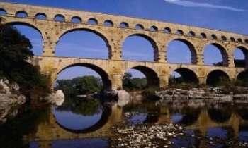 873 | Aqueduc - Le Pont du Gard...un des plus anciens aqueducs datant des romains....en France