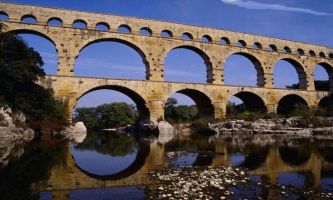 puzzle Aqueduc, Le Pont du Gard...un des plus anciens aqueducs datant des romains....en France