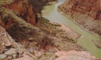 936 | Canyon - Colorado - La rivière Colorado prise dans les gorges du Grand Canyon...
