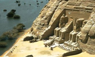 puzzle Abou Simbel, Les deux temples d'Abou Simbel furent creusés dans la falaise de grès nubien sur les ordres de Ramsès II (1301-1235 av. J-C.). 