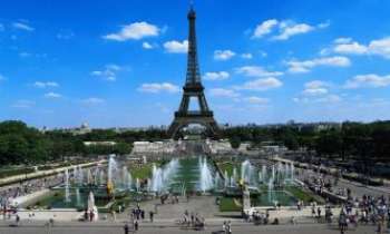 979 | Trocadéro - L'esplanade du Trocadéro....et...la Tour Eiffel ... (à Paris FR)