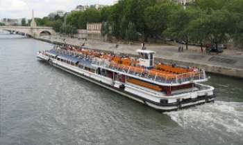 1139 | Bateau-mouche - Une petite balade sur la Seine, rien de tel pour découvrir Paris de l'intérieur.