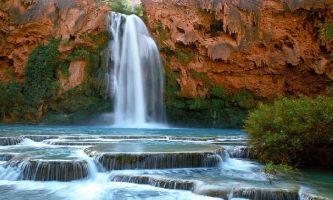 puzzle Havasu Falls, Ces chutes ne se découvrent qu'au prix d'une longue et laborieuse marche dans le Grand Canyon, en Arizona. Mais la récompense en vaut la peine.
