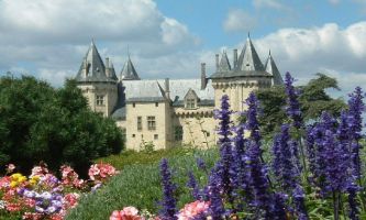 puzzle Château de Saumur, Digne de ceux des contes de fées...le château de Saumur, France. Simple forteresse au 11ème siècle, après avoir subi de nombreux avatars, il devint ce château bâti par la dynastie anglaise des Plantagenets, au 14ème siècle.