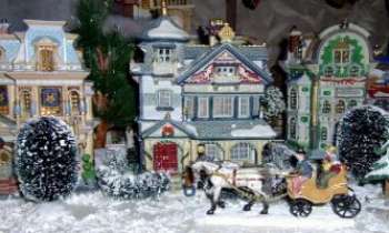 1209 | Roulez Cocher ! - Plus vrai que nature : un décor de Noël tout en figurines de porcelaine.