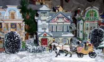 puzzle Roulez Cocher !, Plus vrai que nature : un décor de Noël tout en figurines de porcelaine.