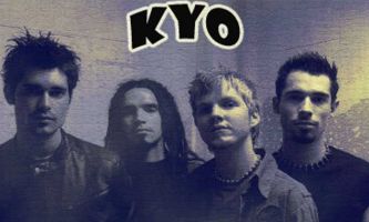 puzzle Kyo, Le groupe KYO (du nom d'un personnage de manga) est composé de deux frères et deux copains. Ils ont débuté dans de petites salles parisiennes. En 2000, ils sortent leur 1er album, avec la collaboration de Pascal Obispo, George Michael et Robbie Williams. En 2002, leur second album les propulse vers le devant de la scène.