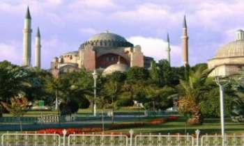 1272 | Ste-Sophie-Aya Sofia - Ste-Sophie, Basilique sous l'empire Byzantin, fût transformée en Mosquée sous l'empire Ottoman, et renommée Aya Sofia. Des minarets lui furent alors ajoutés. Elle est ajourd'hui un Musée d'Istanbul (Turquie), depuis Ataturk.