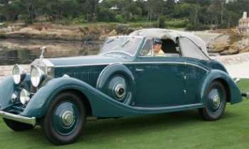 1342 | R-R 1938 -  Cabriolet - Rolls-Royce cabriolet 1938 - Pour une balade romantique aux environs de Pebble Beach, Californie. Avant de faire une entrée spectaculaire au volant de ce fringant bijou bleu anglais au golf tout proche : pour un parcours...ou un apéritif en compagnie d'autres propriétaires de ces "chères vieilles dames", qui ont gardé toute leur jeunesse.  