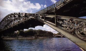 puzzle Pont d'Austerlitz, Le deuxième pont métallique de Paris, après la passerelle du Pont-des-Arts. Il servit de cadre au roman de Victor Hugo, Les Misérables.