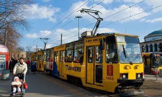 puzzle Varsovie - Tramway, Les tramways reviennent en force dans toutes les villes d'Europe : Varsovie n'est pas en reste. Commodité urbaine, au charme désuet, mais pas sans efficacité, pour ancienne qu'elle soit.