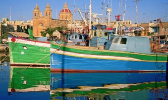 puzzle Bateaux de pêche - Malte, Un des plus petits Etats de l'Union Européenne...mais un grand port...et une grande étape de la civilisation de ce continent due aux apports venus d'Orient...grâce en partie à l'établissement en ce lieu de l'ordre des Chevaliers de Malte. 