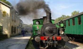 1526 | Trains d'antan - Train et locomotive comme on peut encore en voir dans la partie wallone de la Belgique - Ca fait rêver !