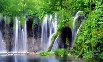 puzzle Vodopad - chutes, Volopad, une région de la Tchéquie, en Europe de l'Est, réputée pour ses beautés naturelles, en particulier de nombreuses chutes d'eau.