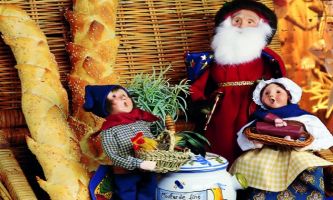 puzzle Noël en Provence, Noël dans la tradition provençale : tout en santons et un olivier pour arbre de Noël. La vitrine de ce boulanger n'y manque pas.